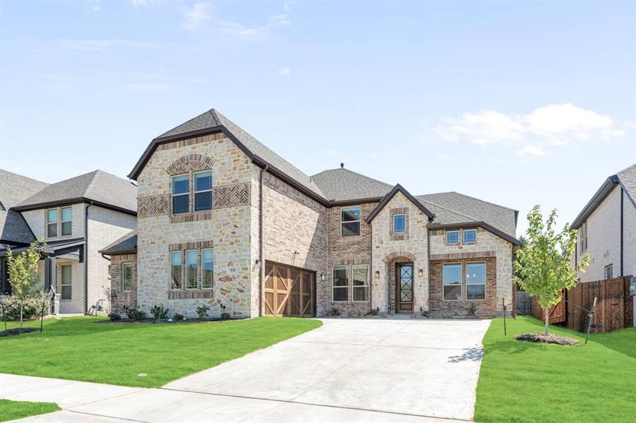 Property photo for 930 Cardinal Drive, Midlothian, TX