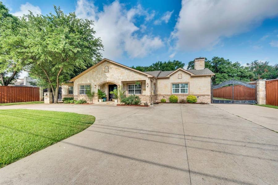 Property photo for 1213 N Macarthur Boulevard, Irving, TX