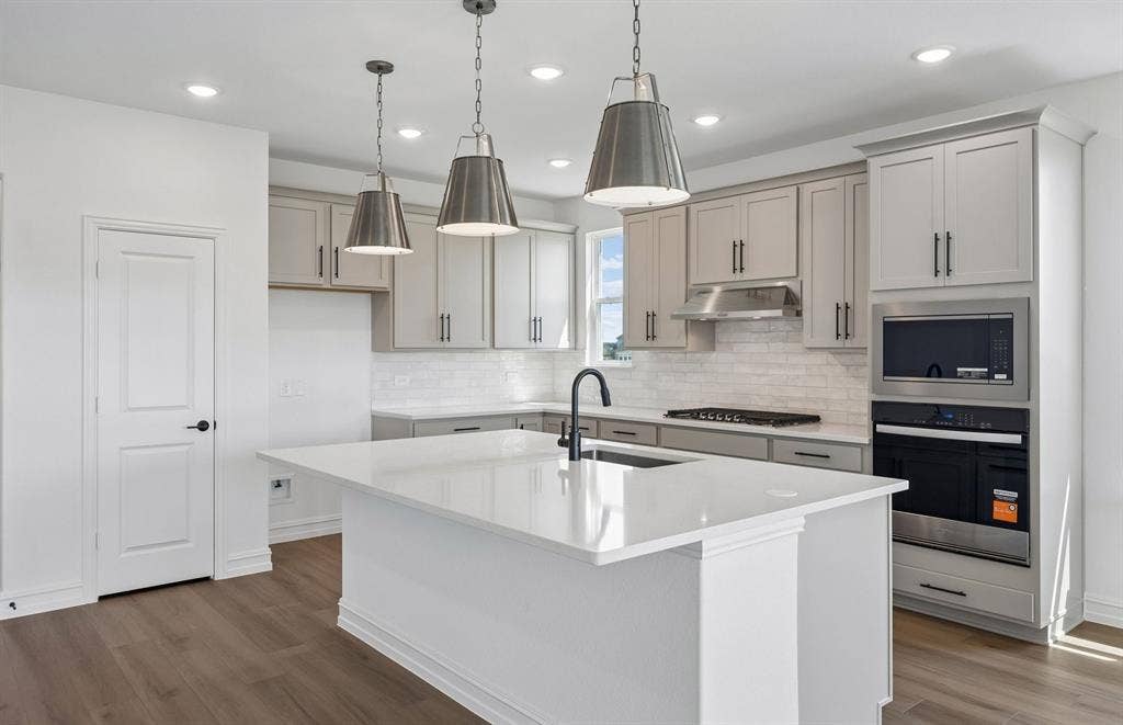 4145 Gonzales Drive, McKinney, TX 75071 Abundant cabinet space available