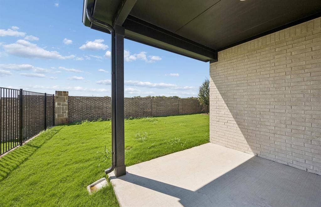 4145 Gonzales Drive, McKinney, TX 75071 Built-in covered back patio