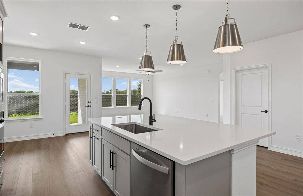 4145 Gonzales Drive, McKinney, TX 75071 Eat-in bartop island