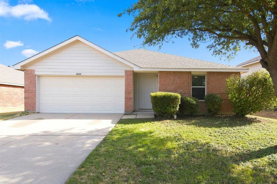 Property photo for 4880 Parkview Hills Lane, Fort Worth, TX