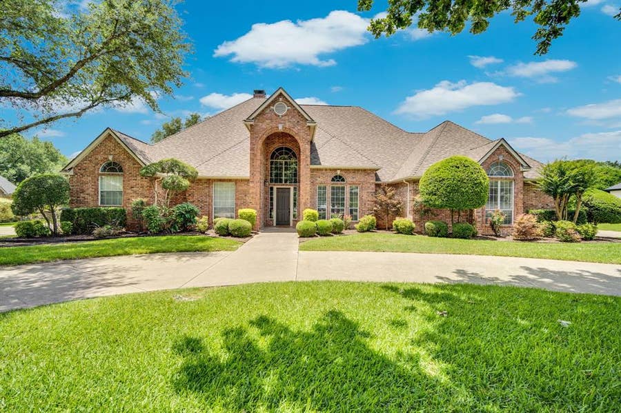 Property photo for 133 Spring Grove Drive, Waxahachie, TX