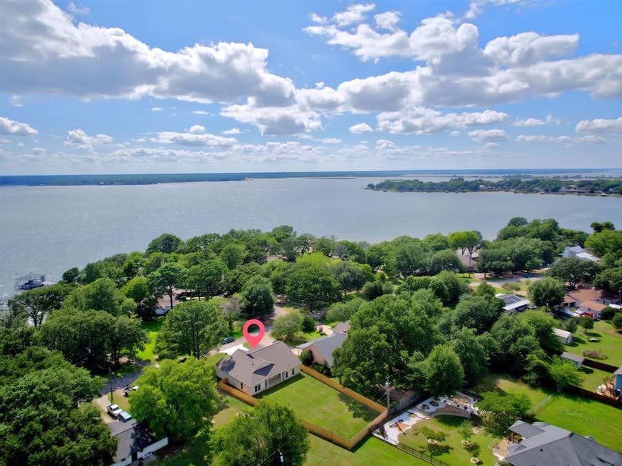 Property photo for 298 Autumn Wood Trail, Gun Barrel City, TX