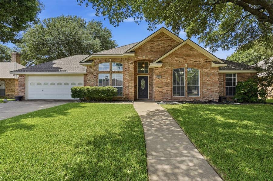 Property photo for 410 Roundabout Drive, Midlothian, TX