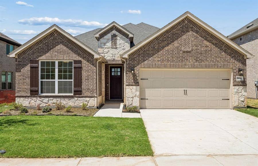 Property photo for 5936 Merian Drive, Pilot Point, TX