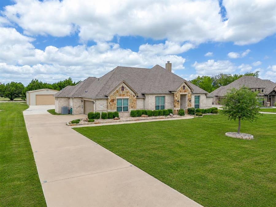 Property photo for 3830 Richard Road, Midlothian, TX