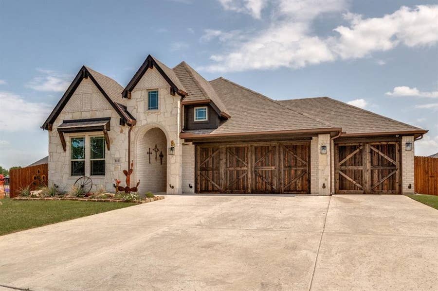 Property photo for 111 Tetrad Circle, Waxahachie, TX