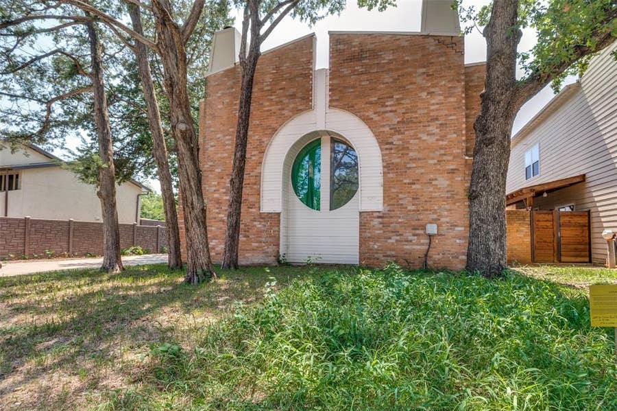 Property photo for 622 W Union Bower Road, Irving, TX