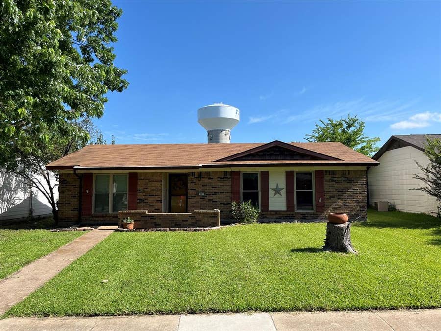 Property photo for 909 Wandering Way Drive, Allen, TX