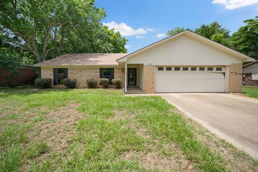 Property photo for 209 Magnolia, Chandler, TX