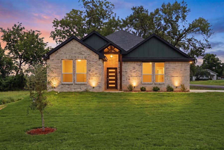 Property photo for 201 E Freeman Street, Ennis, TX