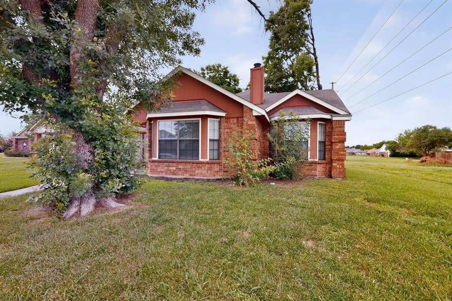 Property photo for 1700 Wheatfield Drive, Mesquite, TX