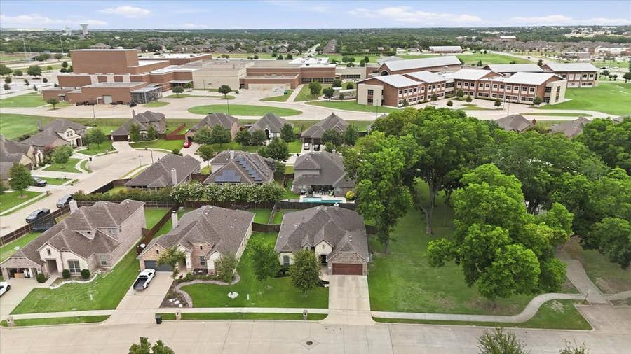 Property photo for 4013 Orchard Park Lane, Midlothian, TX