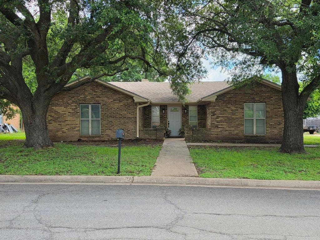 104 Bowie Lane, Hewitt, TX 76643 104 Bowie Lane, Hewitt, TX 76643