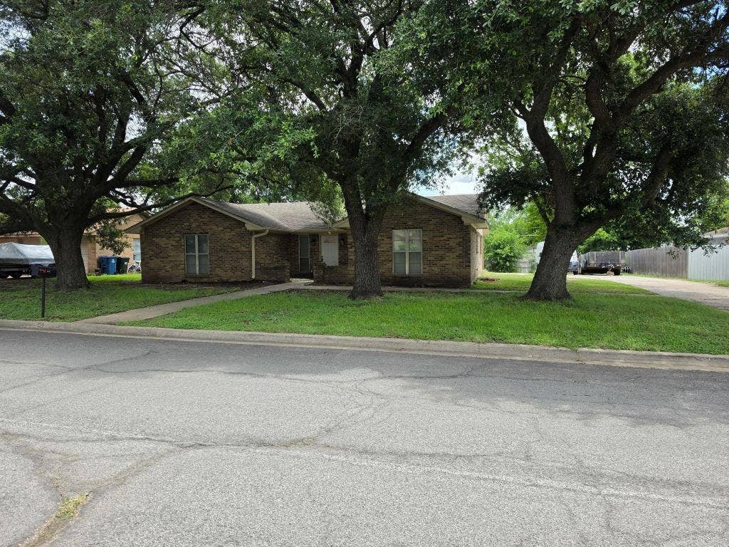 104 Bowie Lane, Hewitt, TX 76643 104 Bowie Lane, Hewitt, TX 76643