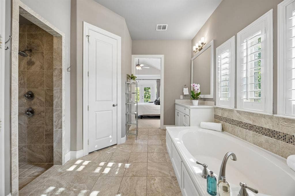 3611 Hickory Grove Lane, Frisco, TX 75033 Downstairs Primary Bath