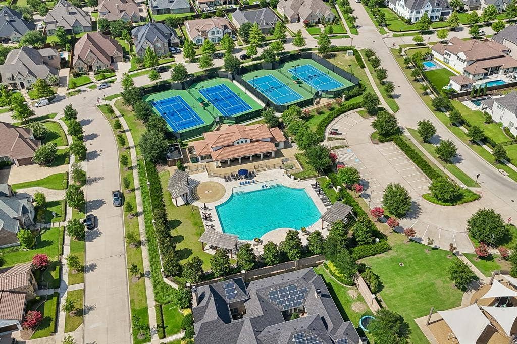 3611 Hickory Grove Lane, Frisco, TX 75033 Community Pool and Tennis Courts