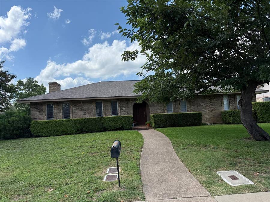 Property photo for 215 Roma Drive, Duncanville, TX