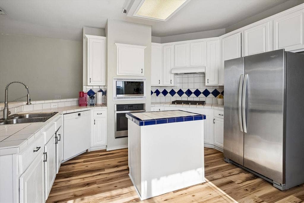 11379 Lockshire Drive, Frisco, TX 75035 11379 Lockshire Drive, Frisco, TX 75035