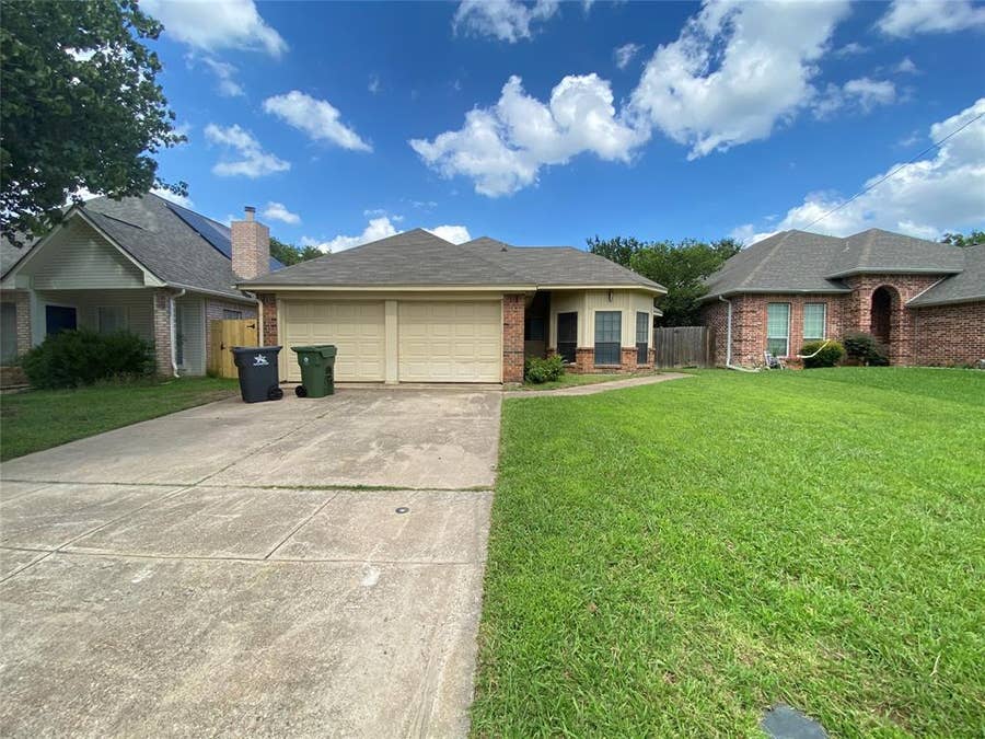 Property photo for 4131 Crossgate Court, Arlington, TX