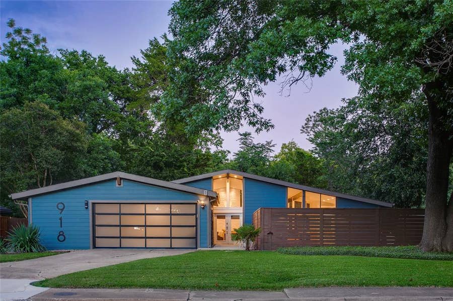 Property photo for 918 Glen Oaks Boulevard, Dallas, TX