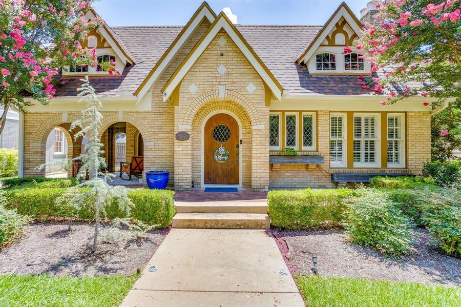 Property photo for 2041 Hawthorne Avenue, Fort Worth, TX