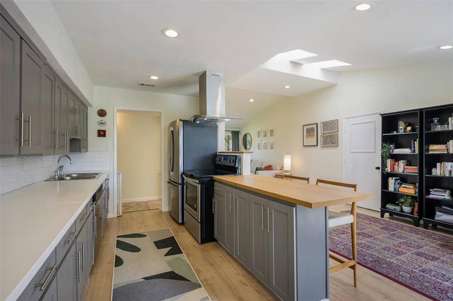 Property photo for 13536 Castleton Drive, Farmers Branch, TX