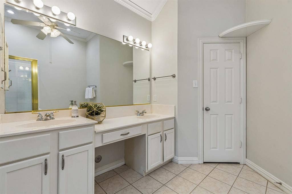 6852 High Field Trail, Plano, TX 75023 Dual vanity countertop with integrated sinks