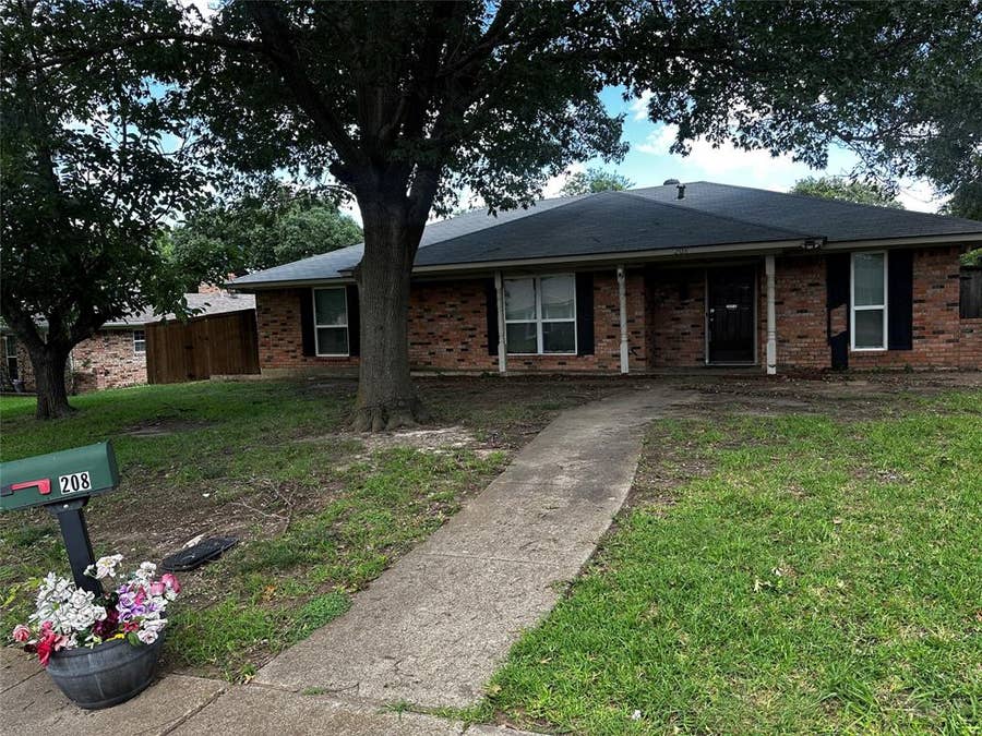 Property photo for 208 Connie Drive, DeSoto, TX
