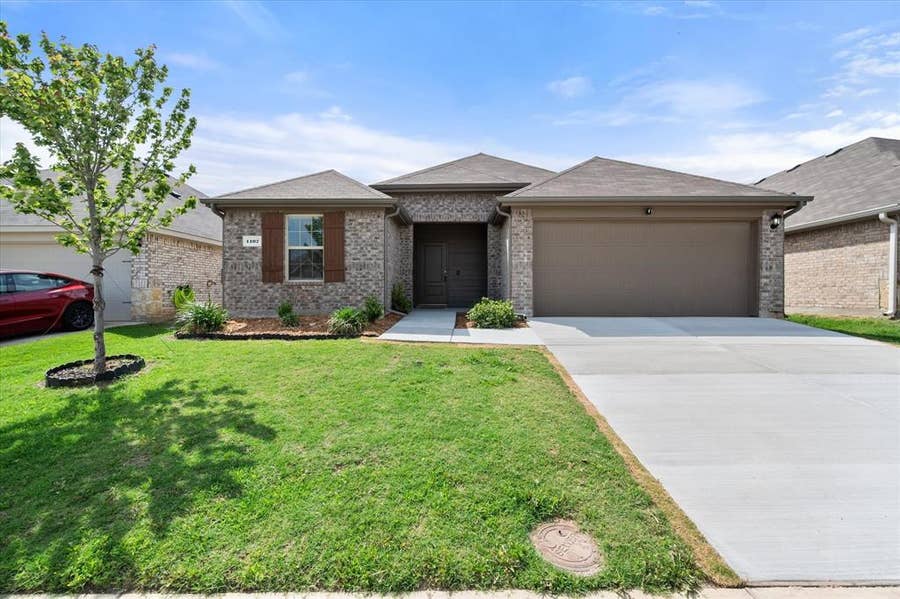 Property photo for 1107 Knoll Drive, Ennis, TX