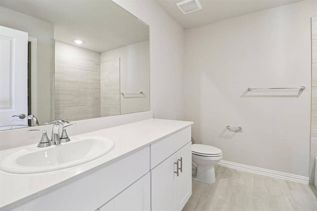 1311 Winters Way, Princeton, TX 75071 Photo is not of the actual home, but is an inspirational photo of builder’s model home and may depict options, furnishings, and/or decorator features that are not included.