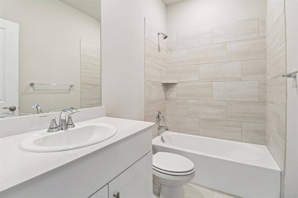 1311 Winters Way, Princeton, TX 75071 Photo is not of the actual home, but is an inspirational photo of builder’s model home and may depict options, furnishings, and/or decorator features that are not included.