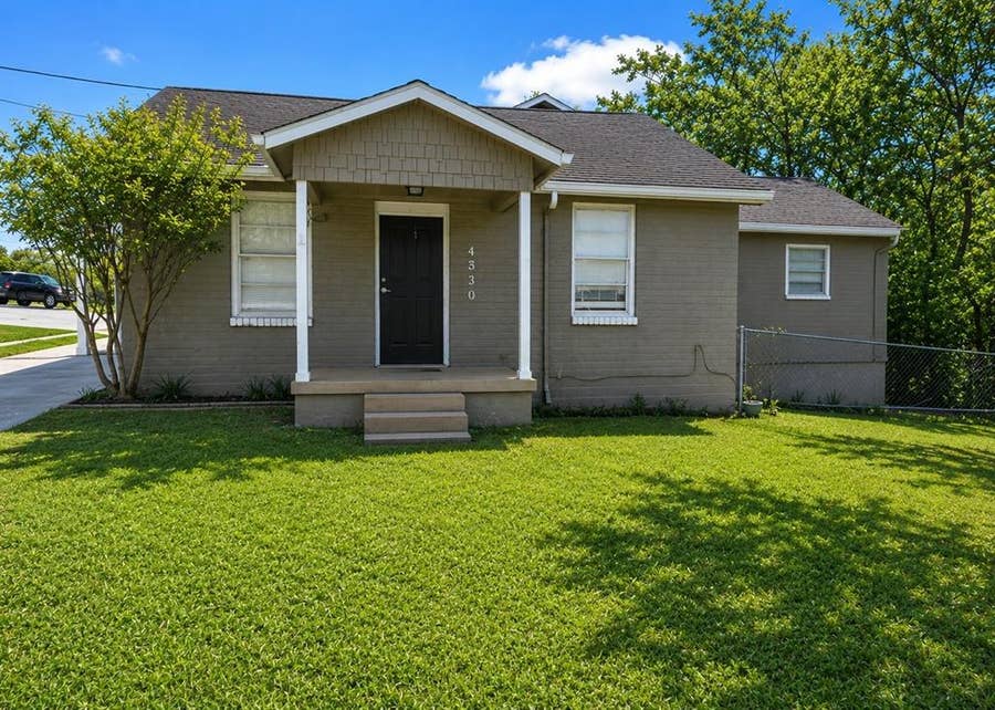 Property photo for 4530 White Oak Lane, Fort Worth, TX