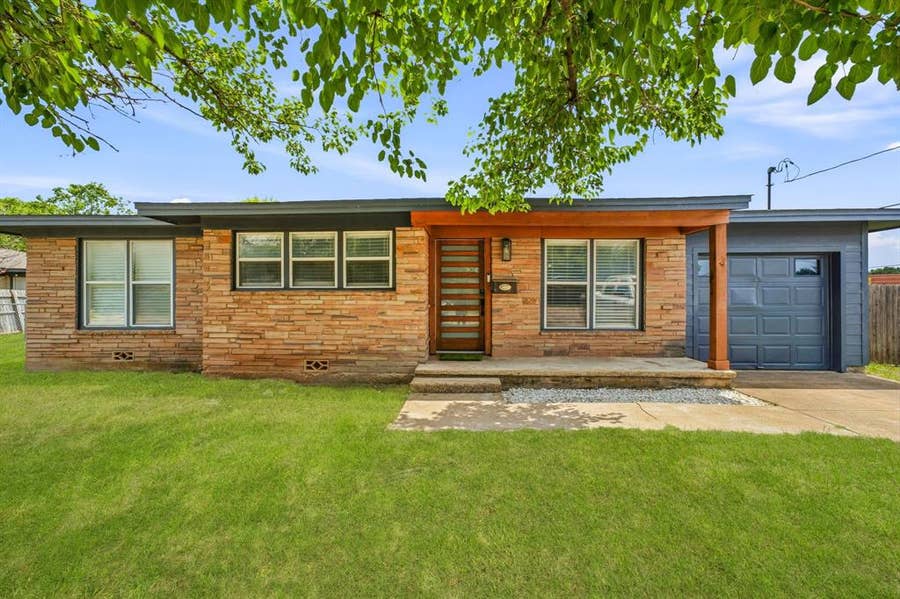 Property photo for 613 Crestview Drive, Granbury, TX