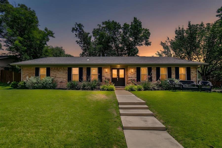 Property photo for 3825 Twilight Drive S, Benbrook, TX