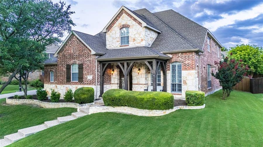 Property photo for 901 Woodcliff Drive, McKinney, TX