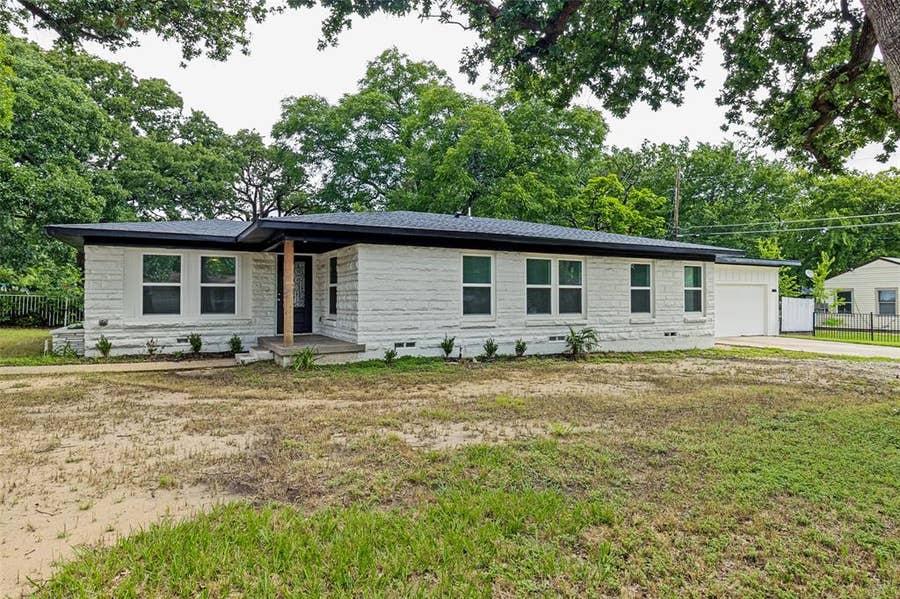 Property photo for 1428 Hawley Lane, Dallas, TX