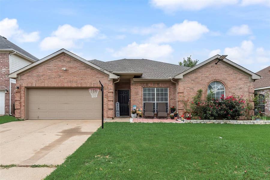 Property photo for 6420 St Alban Court, Arlington, TX
