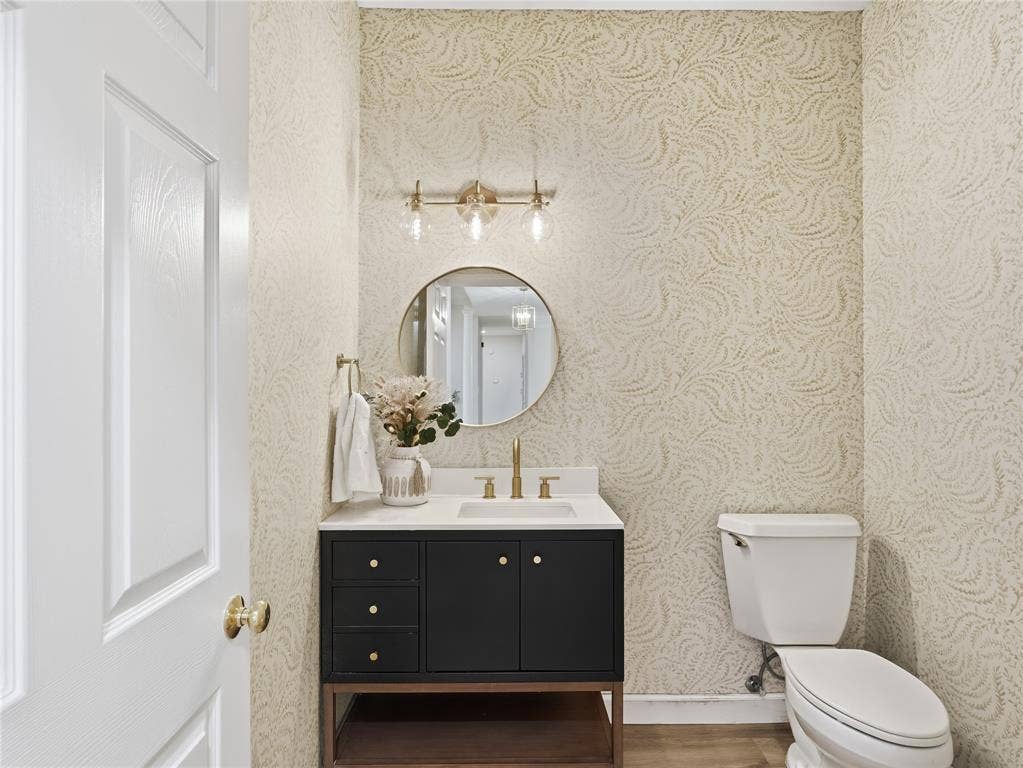 902 W Pioneer Circle, Argyle, TX 76226 1/2 bath