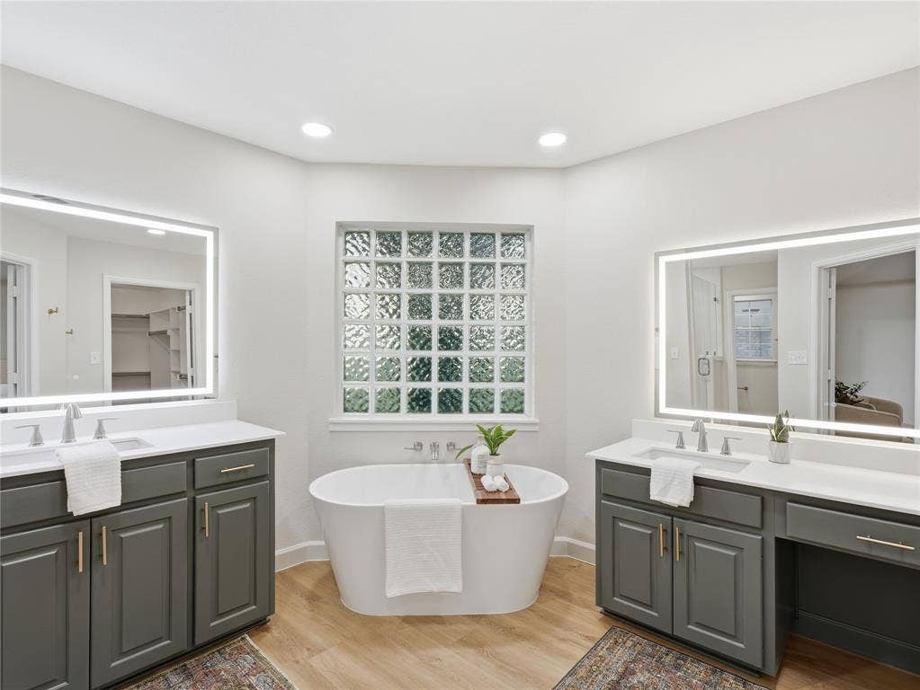 902 W Pioneer Circle, Argyle, TX 76226 separate vanity spaces-soaker tub