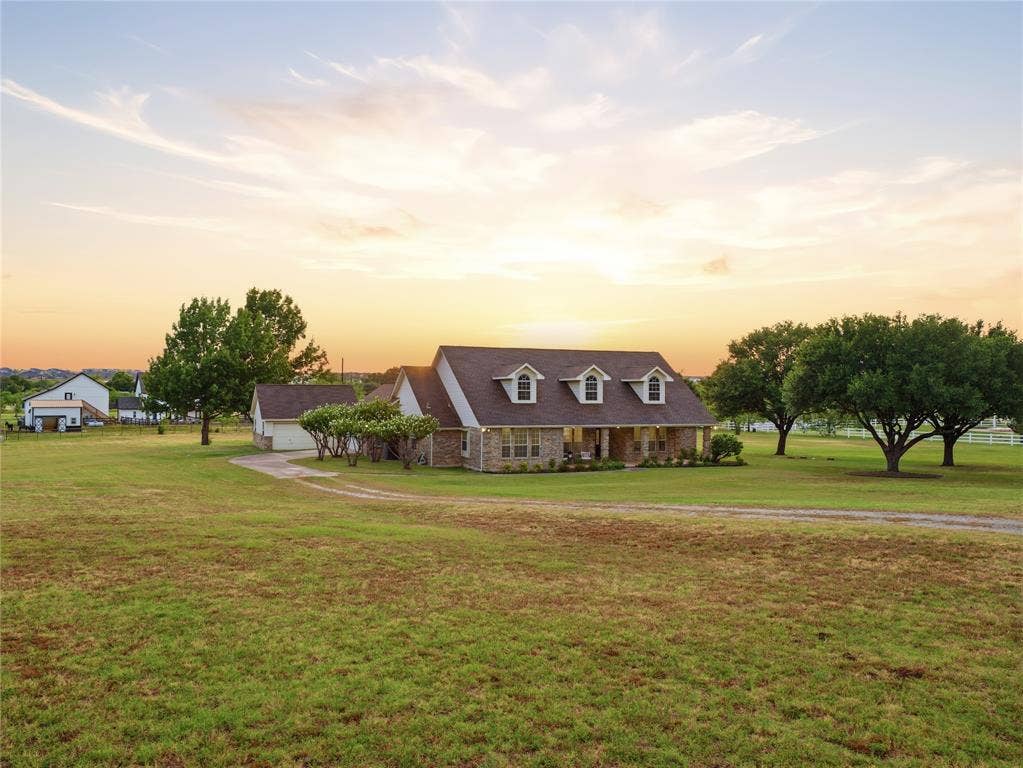 902 W Pioneer Circle, Argyle, TX 76226 902 W Pioneer Circle, Argyle, TX 76226