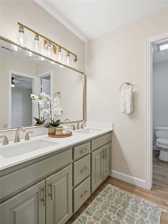 902 W Pioneer Circle, Argyle, TX 76226 Jack-n-Jill Bathroom vanity space