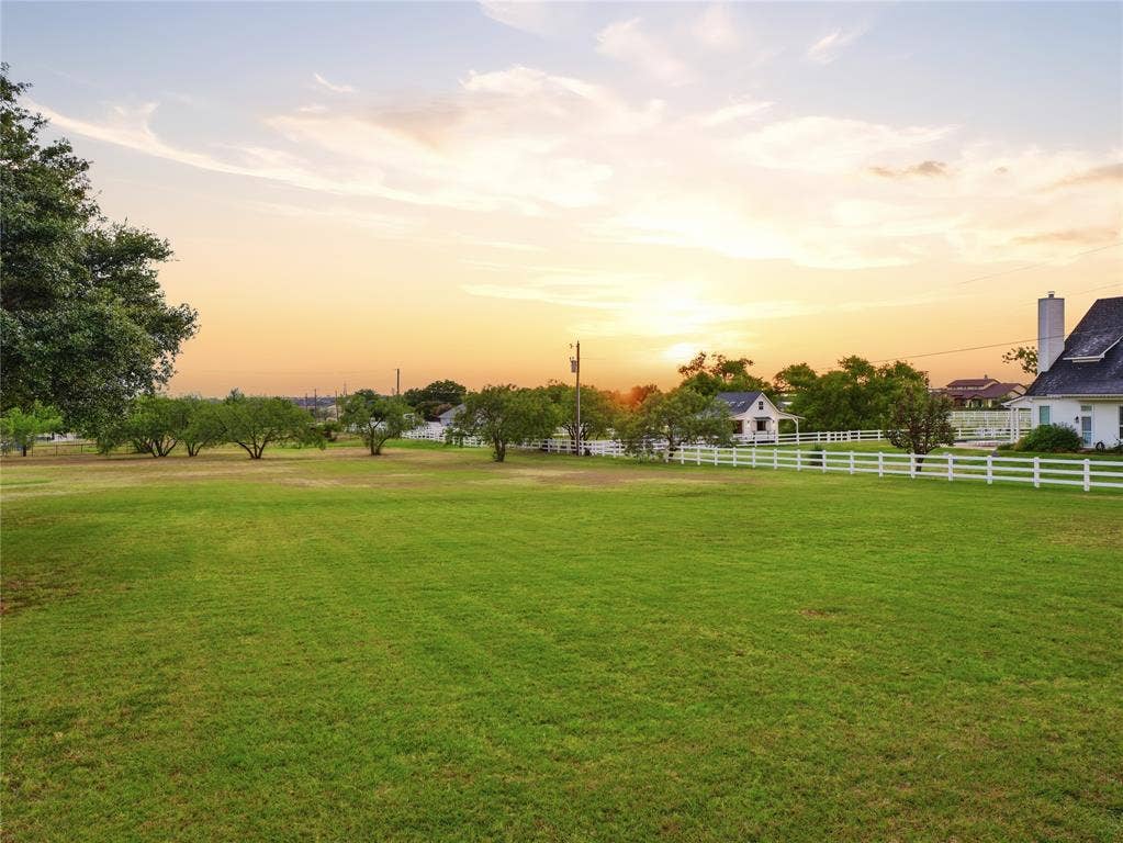902 W Pioneer Circle, Argyle, TX 76226 3.17 acres