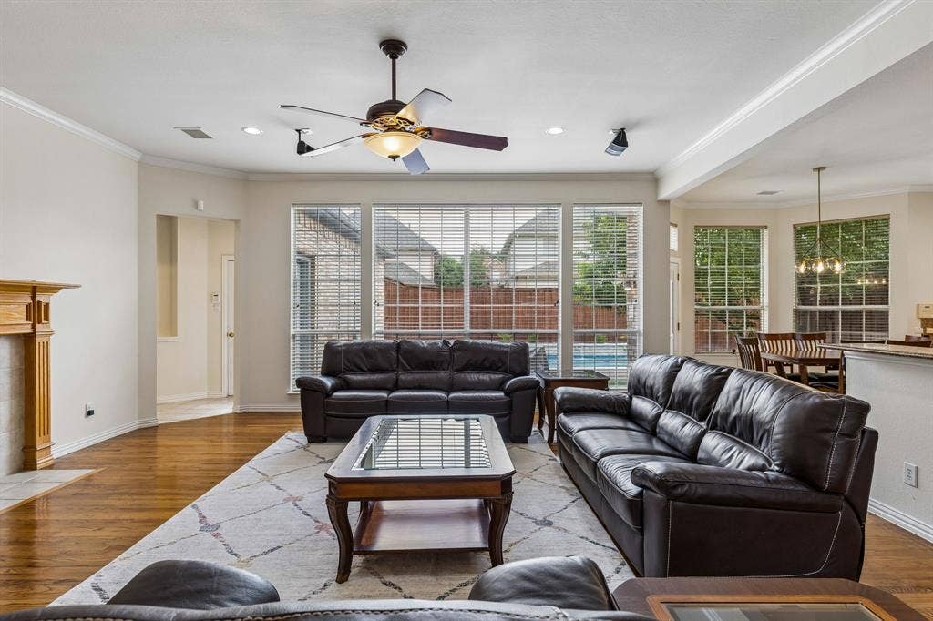 3809 Brookfield Drive, Plano, TX 75025 Your family and friends will enjoy this layout. Perfect for festive gatherings with all the right spaces! If you love natural light, this is definitely the home for you.