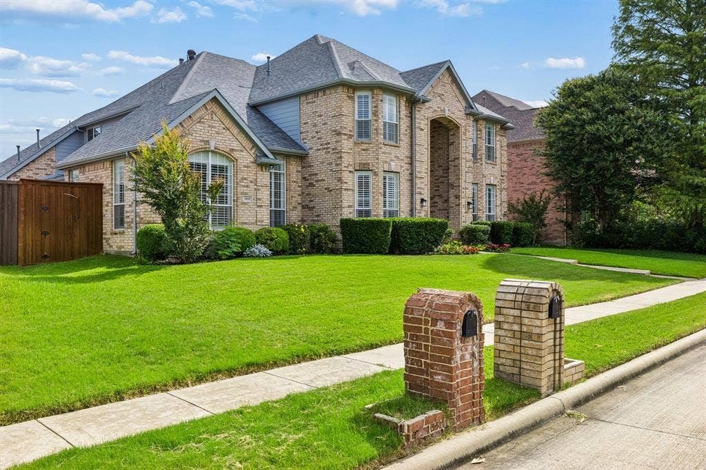 3809 Brookfield Drive, Plano, TX 75025 Welcome to your new home in the beautiful community of Forest Creek in Plano. Everything you and your family deserve. Five bedroom, 3 1/2 bath, primary down, office, 3-car garage with a sparkling pool in the back. A new roof, painted throughout, all new carpet upstairs, renovated pool are just some of the updates! Schedule your appointment today!
