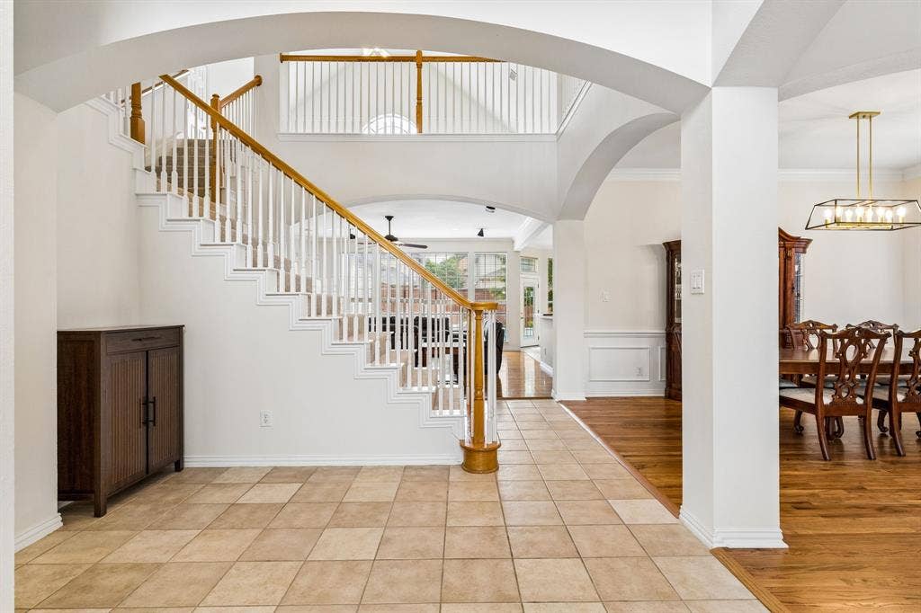 3809 Brookfield Drive, Plano, TX 75025 Upon entering you'll be greeted by a grand entrance. It's perfect for hello's and lingering goodbyes.