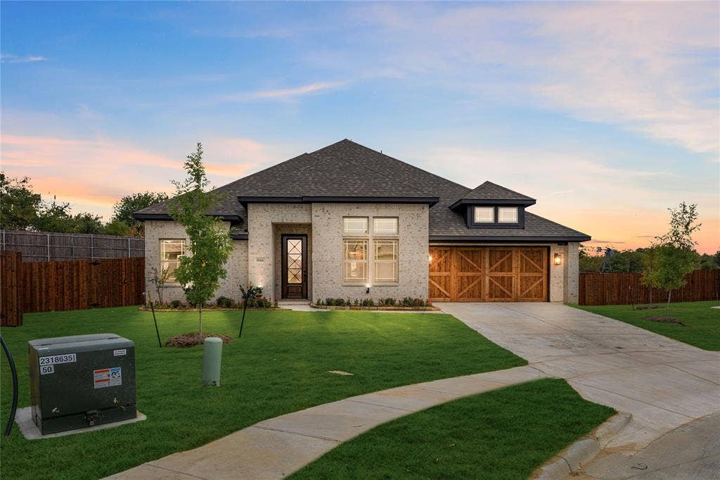 1044 Quincy Drive, Red Oak, TX 75154 1044 Quincy Drive, Red Oak, TX 75154