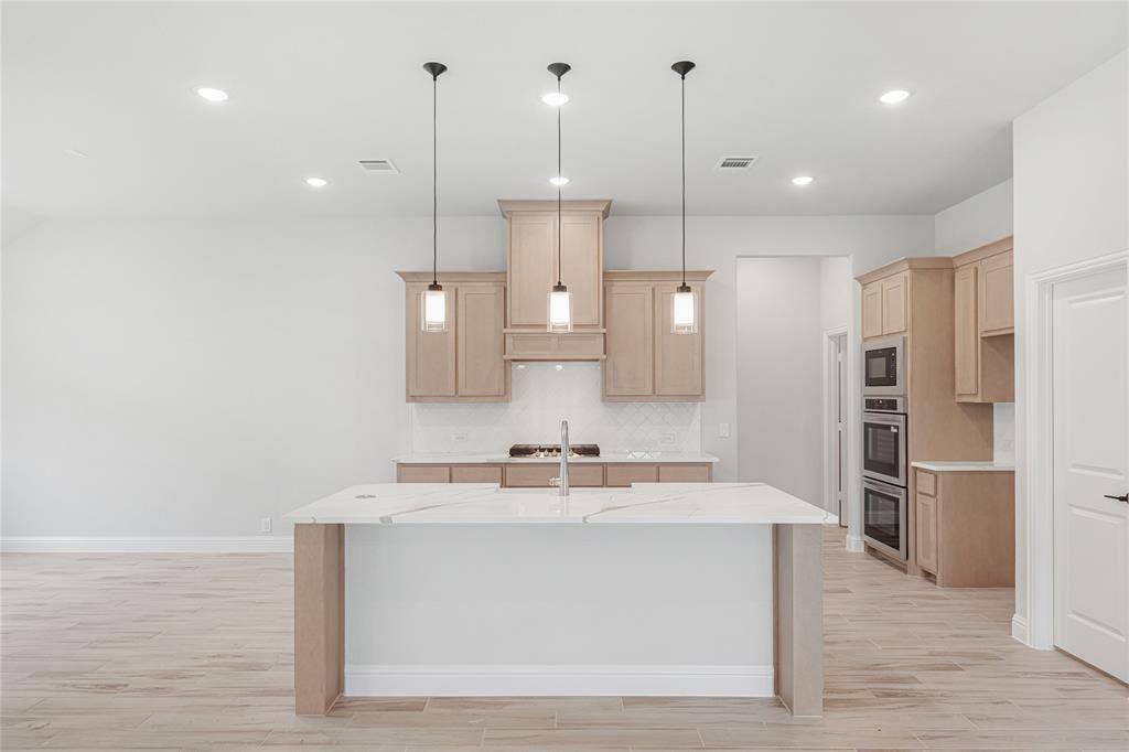 1044 Quincy Drive, Red Oak, TX 75154 1044 Quincy Drive, Red Oak, TX 75154