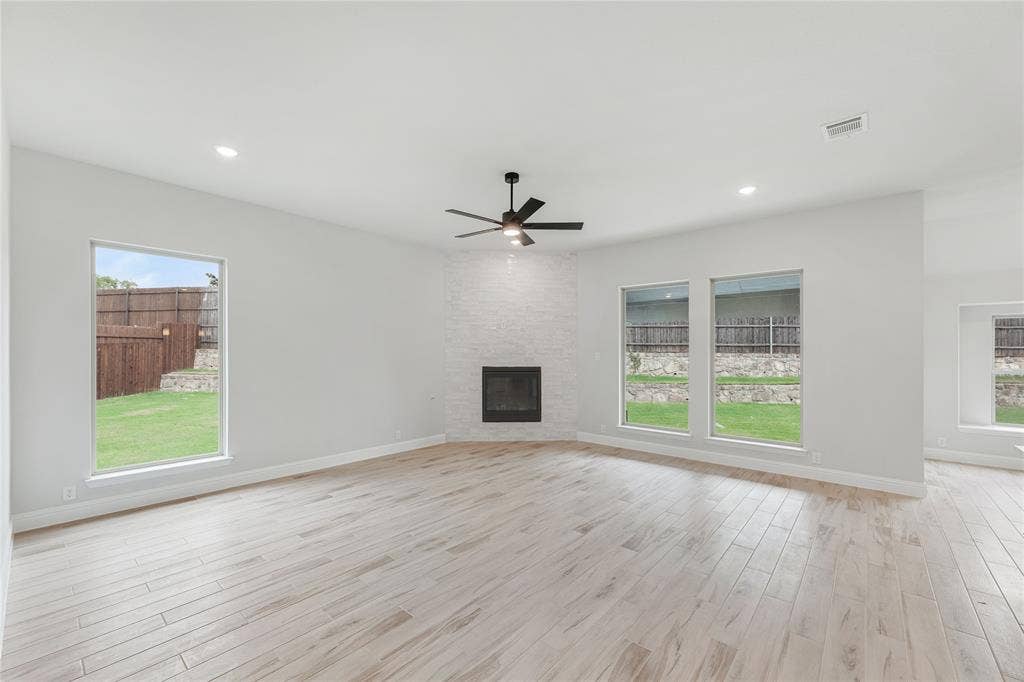 1044 Quincy Drive, Red Oak, TX 75154 1044 Quincy Drive, Red Oak, TX 75154